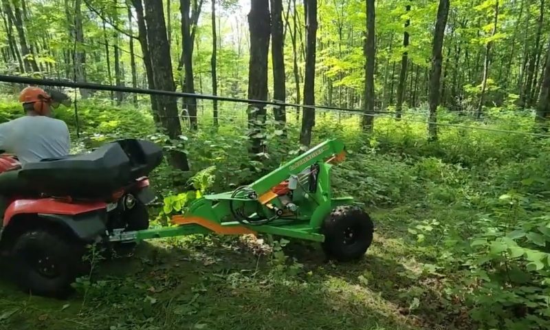 La Forestière V08 au travail dans une érablière.